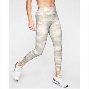 Athleta Camo Contender 7/8 Tight NWT Medium